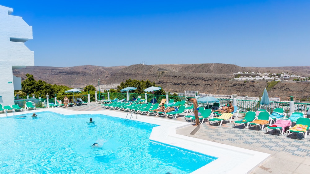 Apartamentos Monteparaiso — Swimming pool in Puerto Rico, Canary Islands