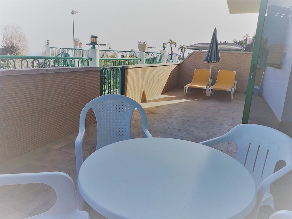 Apartamentos Monteparaiso — Hotel building in Puerto Rico, Canary Islands