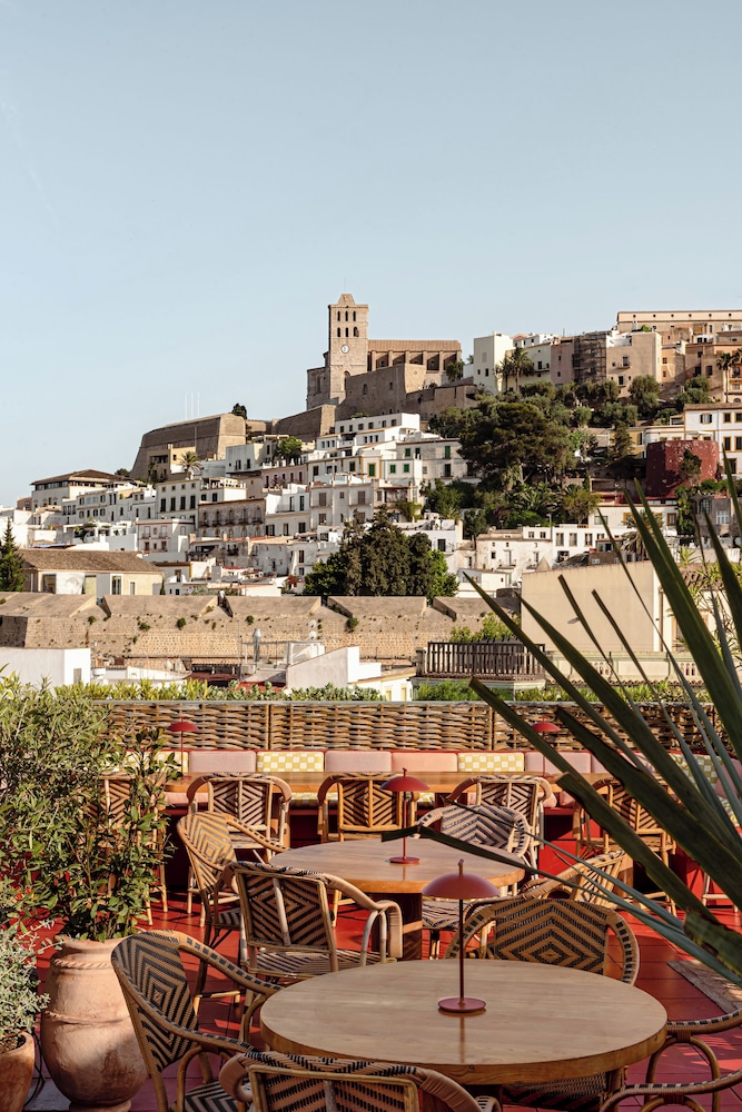 Montesol Experimental Ibiza — Restaurant & bars in Ibiza Town, Balearic Islands