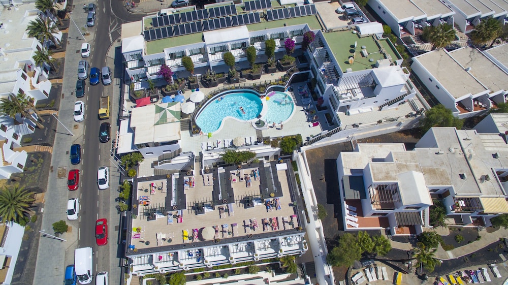 Apartamentos La Moraña — Swimming pool in Puerto del Carmen, Canary Islands