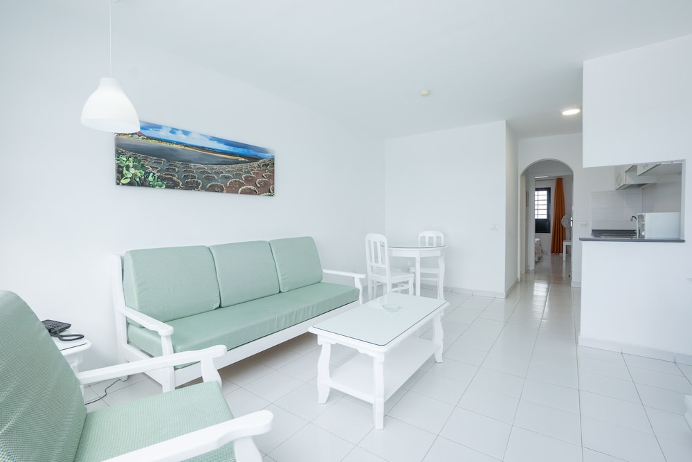 Apartamentos La Moraña — Hotel rooms in Puerto del Carmen, Canary Islands