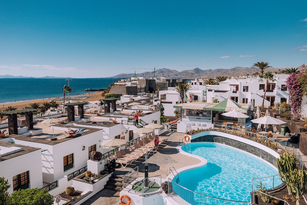 Apartamentos La Moraña — Swimming pool in Puerto del Carmen, Canary Islands
