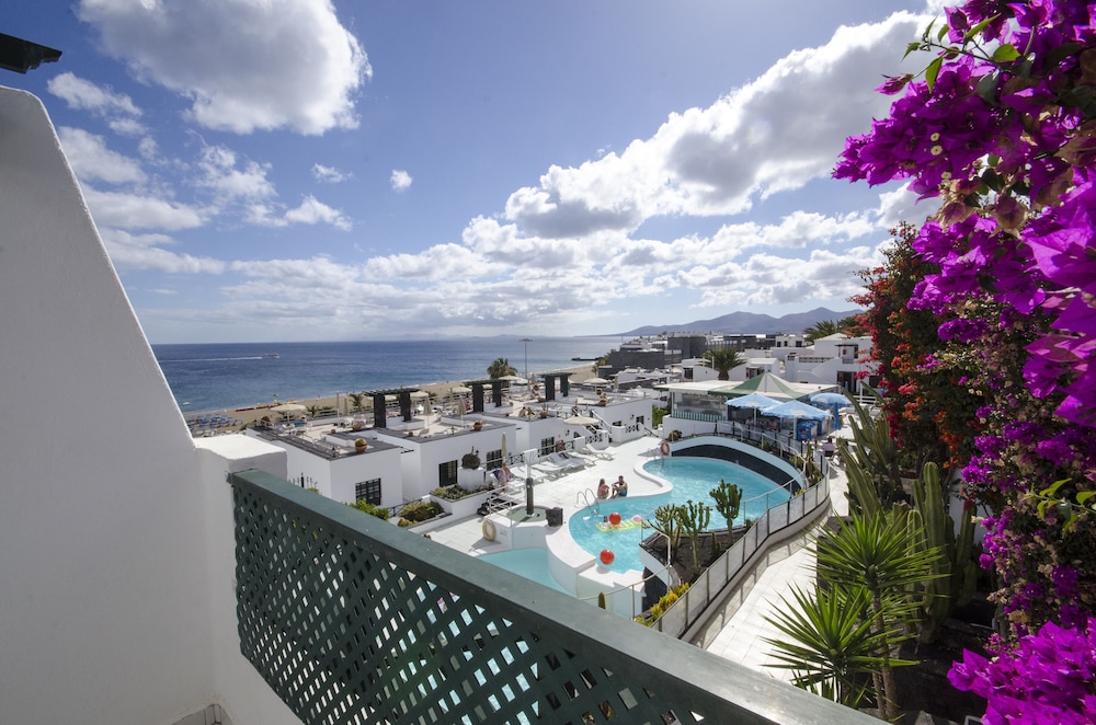 Apartamentos La Moraña — Swimming pool in Puerto del Carmen, Canary Islands