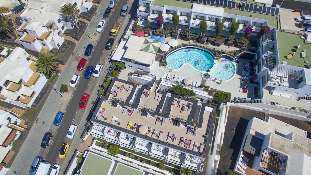 Apartamentos La Moraña — Swimming pool in Puerto del Carmen, Canary Islands