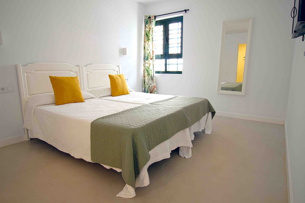 Apartamentos La Moraña — Hotel rooms in Puerto del Carmen, Canary Islands