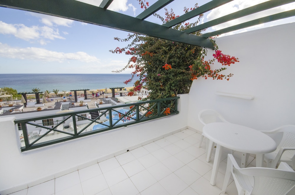 Apartamentos La Moraña — Beach in Puerto del Carmen, Canary Islands
