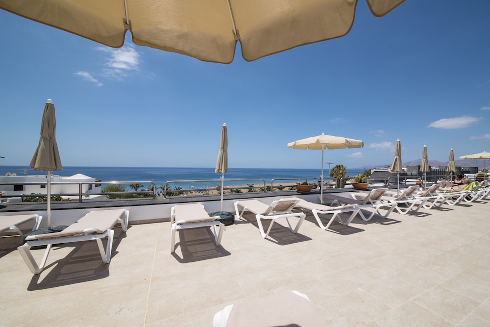 Apartamentos La Moraña — Beach in Puerto del Carmen, Canary Islands