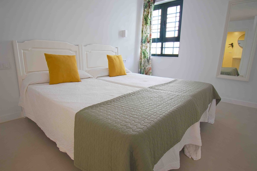 Apartamentos La Moraña — Hotel rooms in Puerto del Carmen, Canary Islands