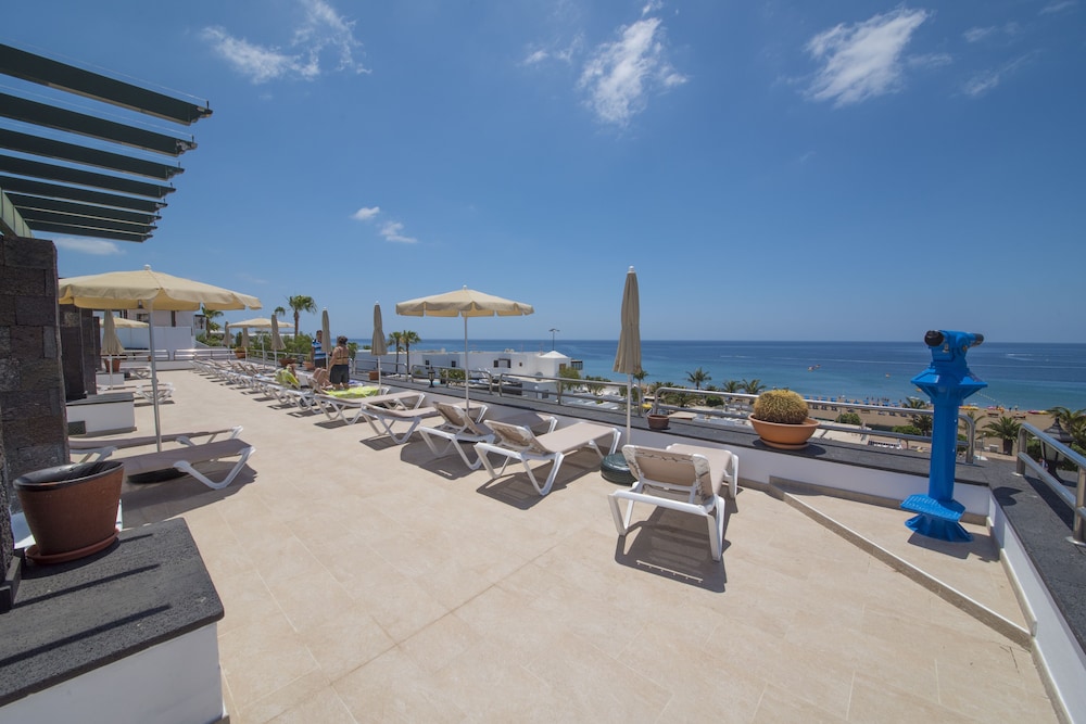 Apartamentos La Moraña — Beach in Puerto del Carmen, Canary Islands