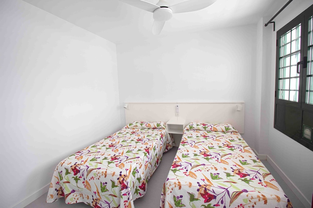 Apartamentos La Moraña — Hotel rooms in Puerto del Carmen, Canary Islands