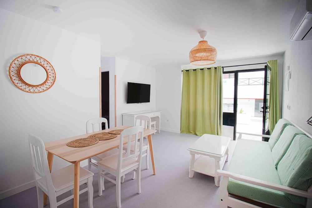 Apartamentos La Moraña — Hotel rooms in Puerto del Carmen, Canary Islands