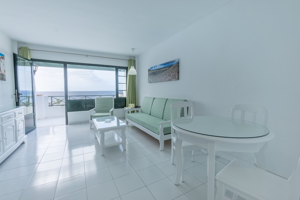 Apartamentos La Moraña — Hotel rooms in Puerto del Carmen, Canary Islands