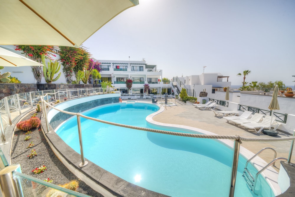 Apartamentos La Moraña — Swimming pool in Puerto del Carmen, Canary Islands