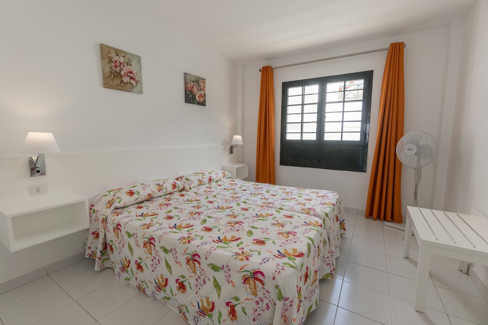 Apartamentos La Moraña — Hotel rooms in Puerto del Carmen, Canary Islands