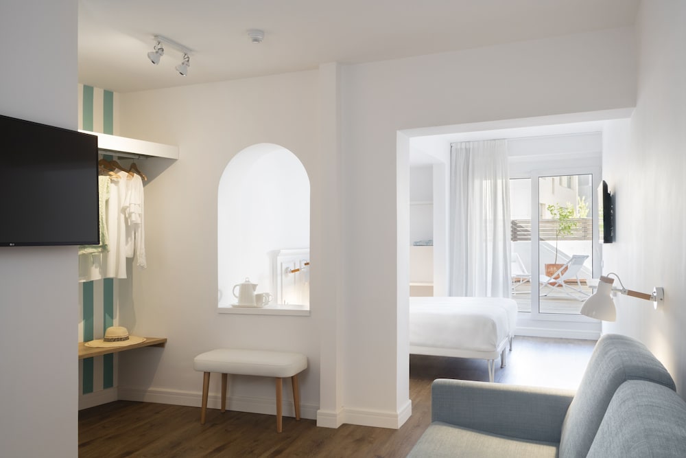 The 15th Boutique Hotel — Hotel rooms in Lloret de Mar, Catalonia