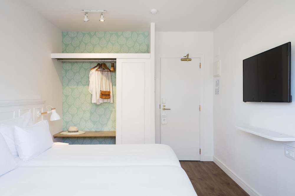 The 15th Boutique Hotel — Hotel rooms in Lloret de Mar, Catalonia