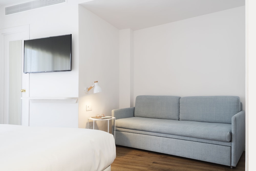 The 15th Boutique Hotel — Hotel rooms in Lloret de Mar, Catalonia