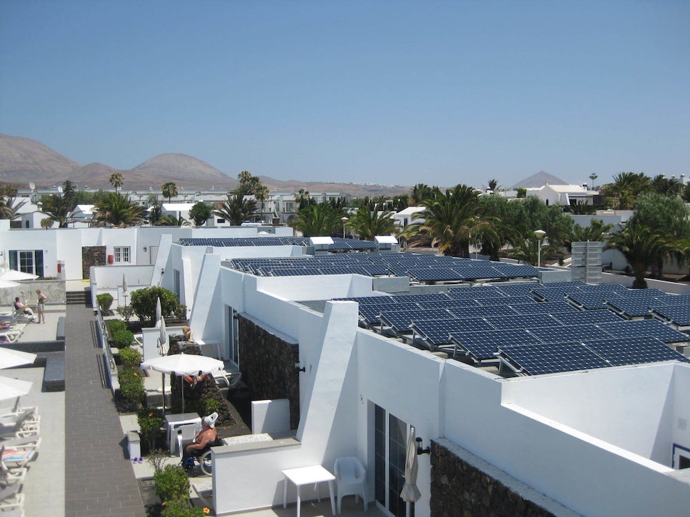 Nautilus Lanzarote — Hotel building in Puerto del Carmen, Canary Islands