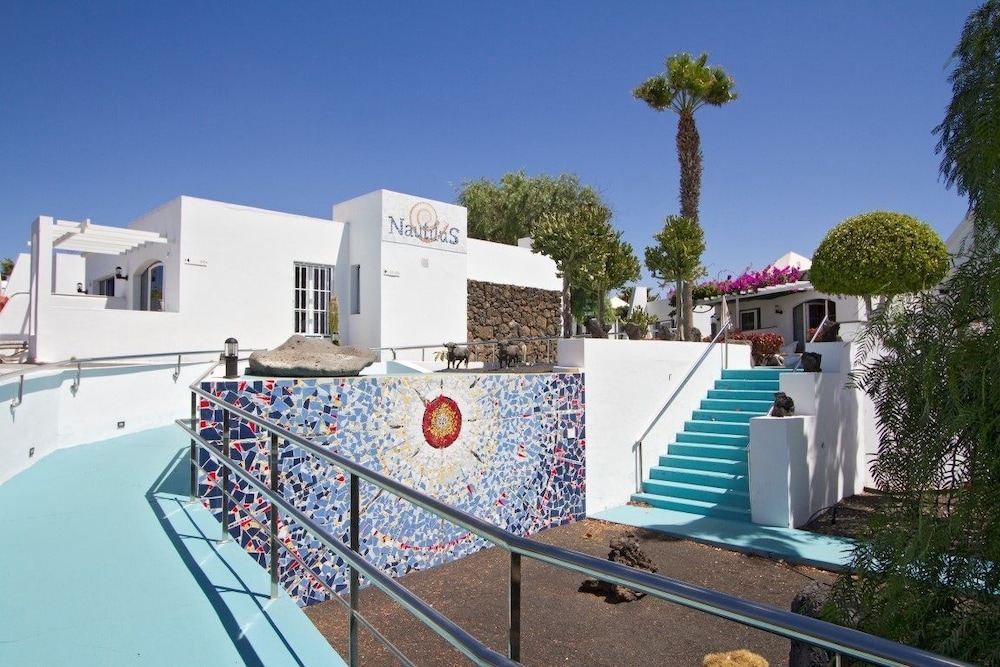 Nautilus Lanzarote — Hotel building in Puerto del Carmen, Canary Islands