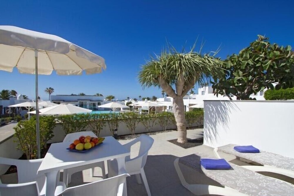 Nautilus Lanzarote — Swimming pool in Puerto del Carmen, Canary Islands