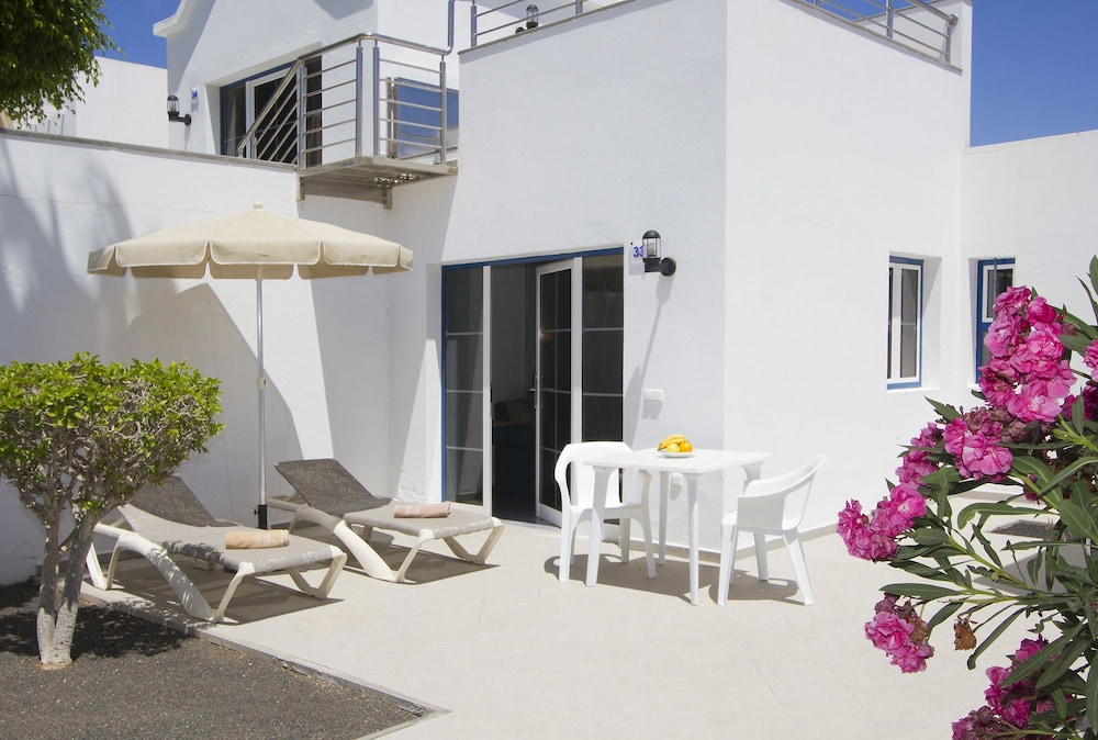 Nautilus Lanzarote — Hotel building in Puerto del Carmen, Canary Islands