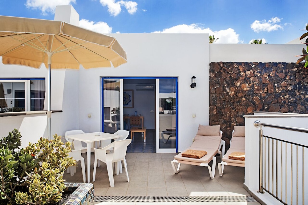Nautilus Lanzarote — Hotel building in Puerto del Carmen, Canary Islands