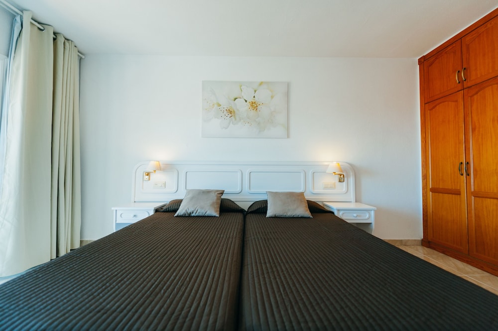 Neptuno Costadeje — Hotel rooms in Costa Adeje, Canary Islands