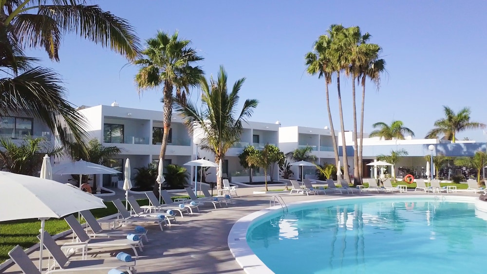 Oasis Lanz Beach Mate — Swimming pool in Costa Teguise, Canary Islands