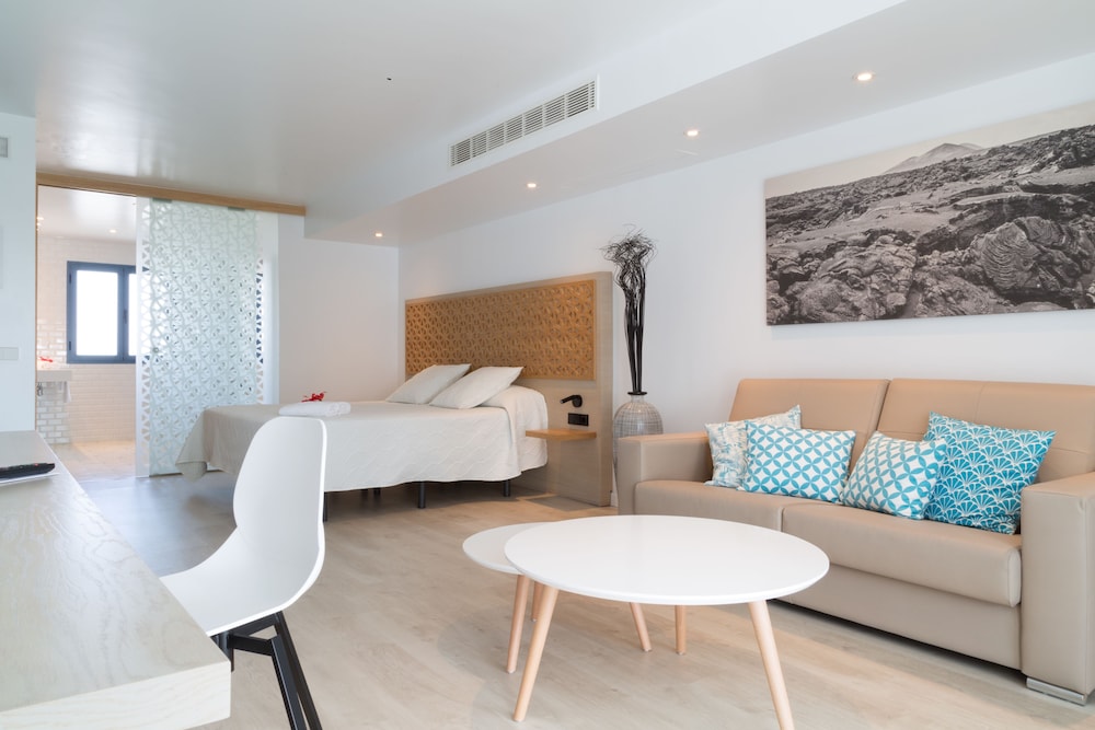 Oasis Lanz Beach Mate — Hotel rooms in Costa Teguise, Canary Islands