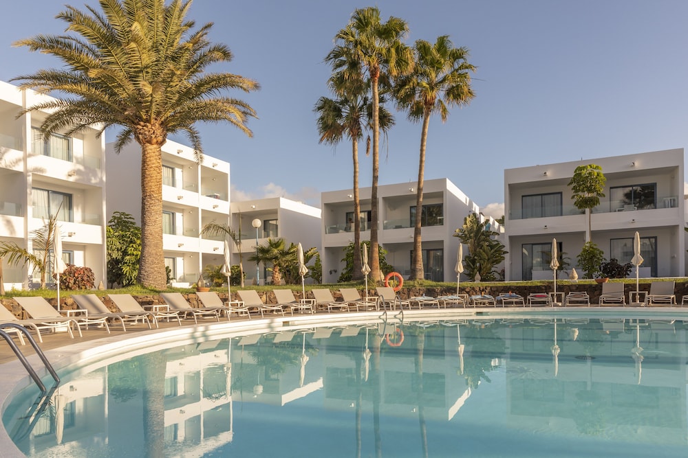 Oasis Lanz Beach Mate — Swimming pool in Costa Teguise, Canary Islands