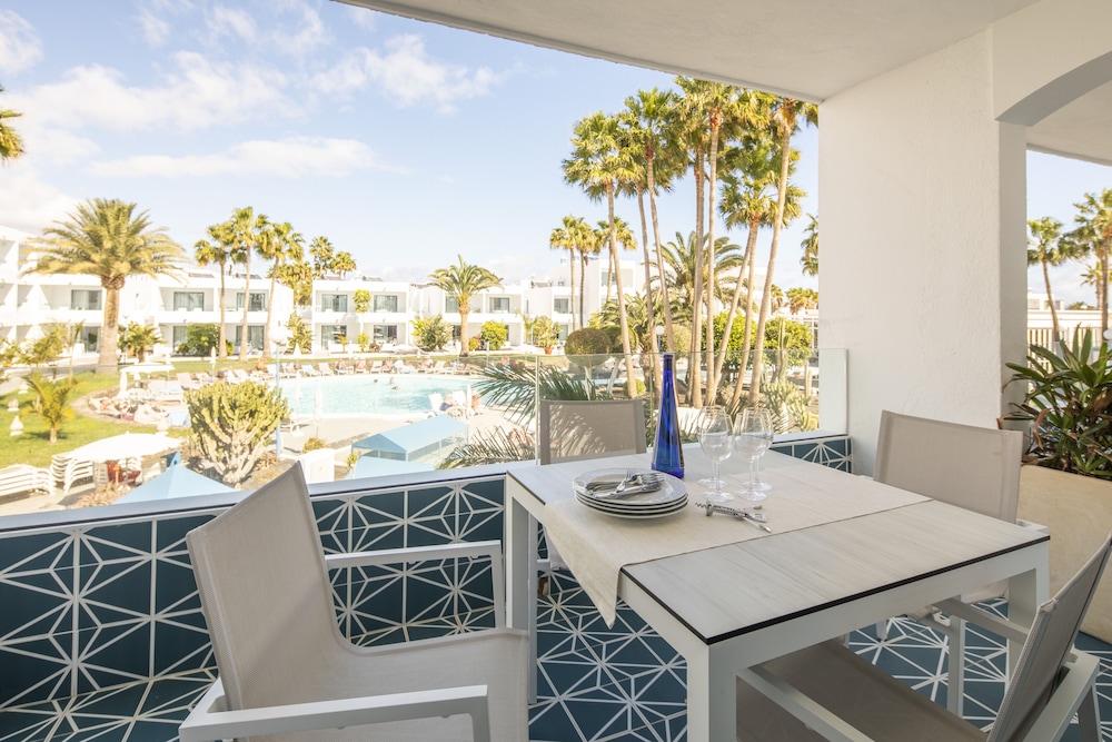 Oasis Lanz Beach Mate — Swimming pool in Costa Teguise, Canary Islands