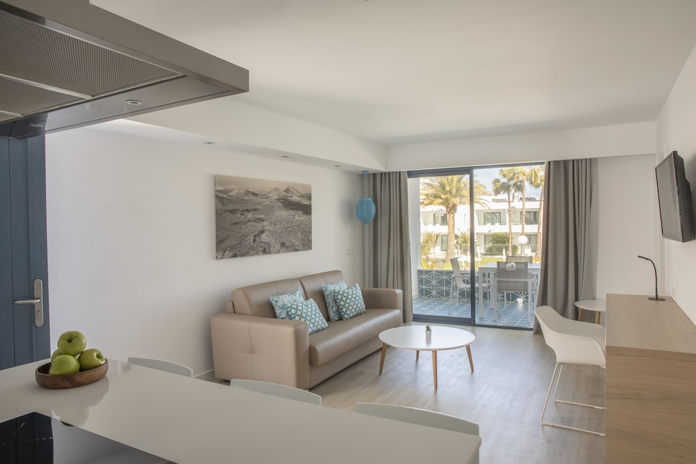 Oasis Lanz Beach Mate — Hotel rooms in Costa Teguise, Canary Islands