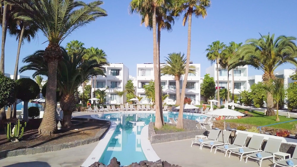Oasis Lanz Beach Mate — Swimming pool in Costa Teguise, Canary Islands