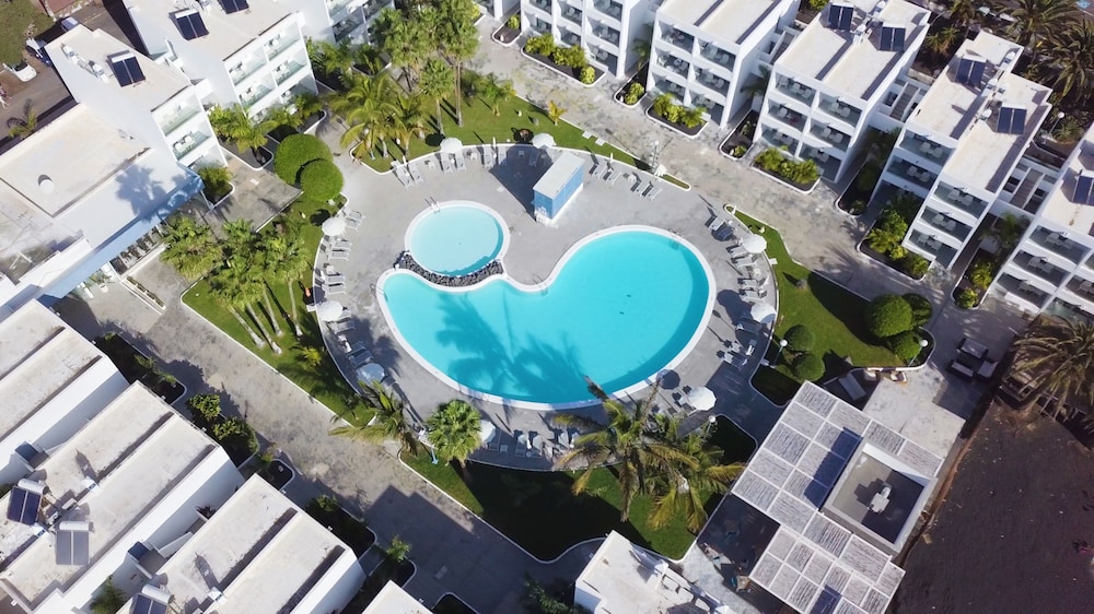 Oasis Lanz Beach Mate — Main photo in Costa Teguise, Canary Islands