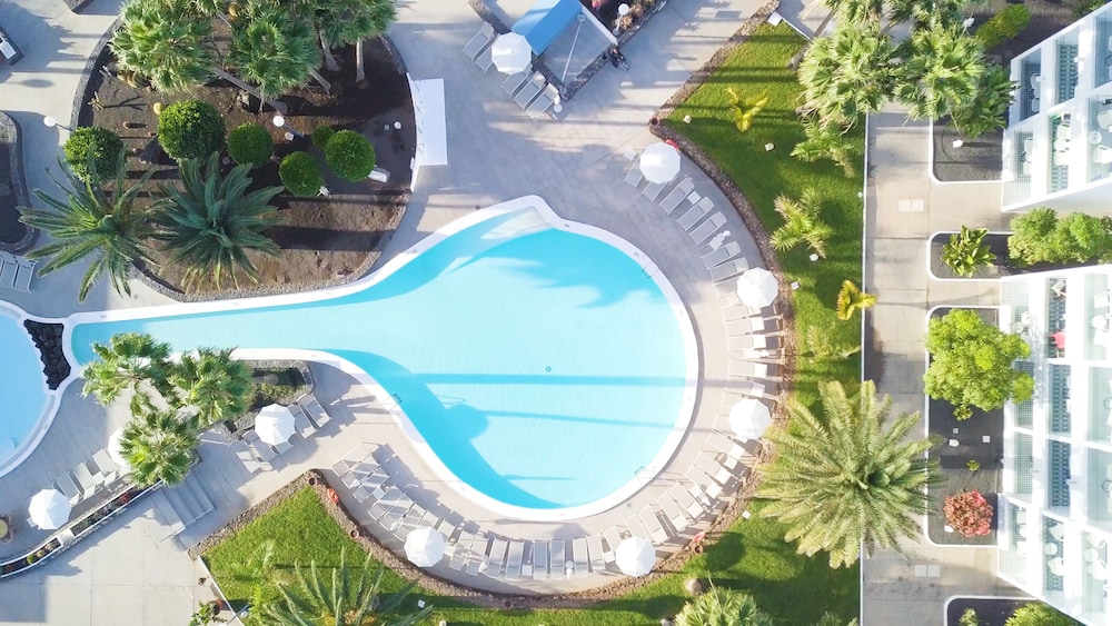 Oasis Lanz Beach Mate — Swimming pool in Costa Teguise, Canary Islands
