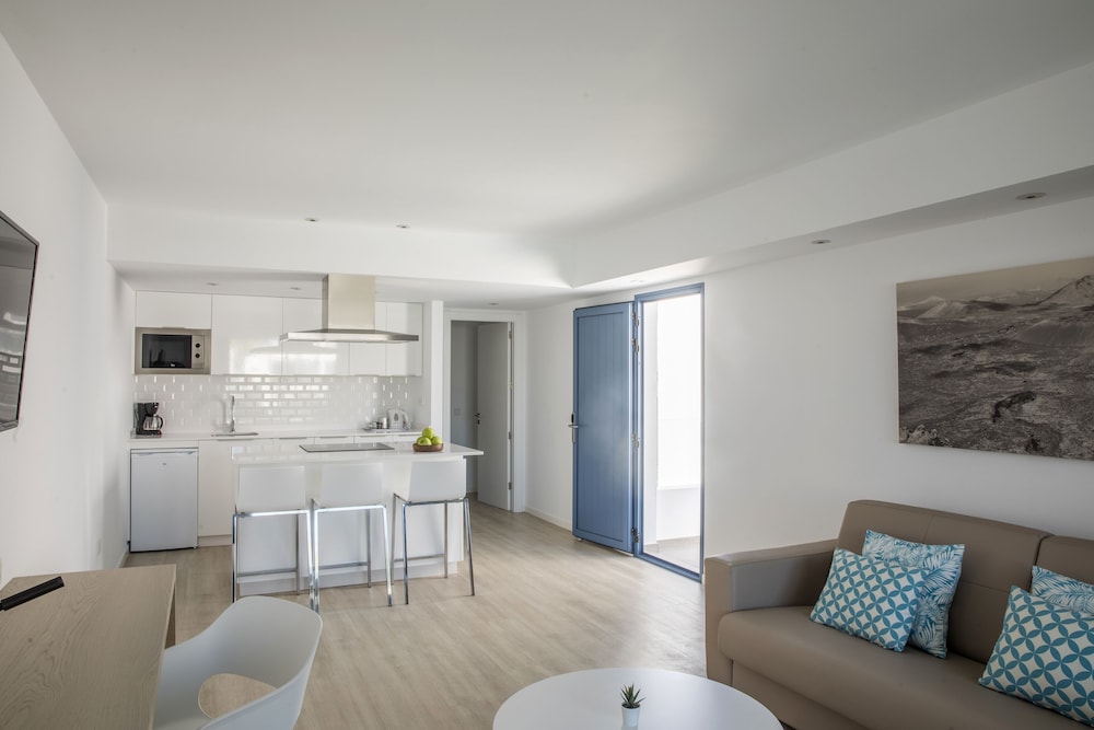 Oasis Lanz Beach Mate — Hotel rooms in Costa Teguise, Canary Islands