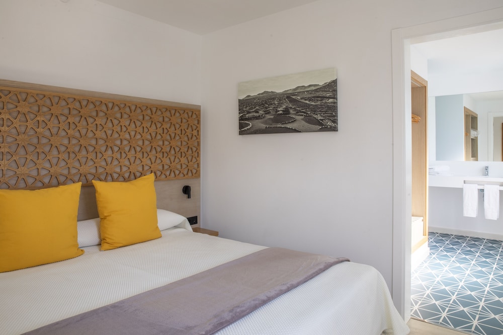 Oasis Lanz Beach Mate — Hotel rooms in Costa Teguise, Canary Islands
