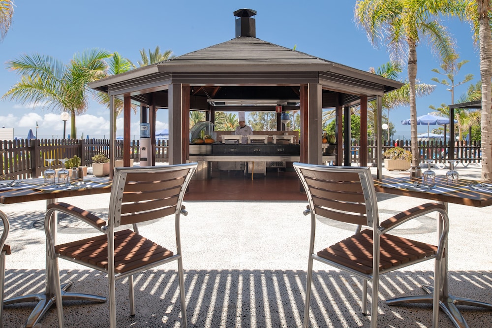 Alexandre Grand Teguise Playa — Restaurant & bars in Costa Teguise, Canary Islands