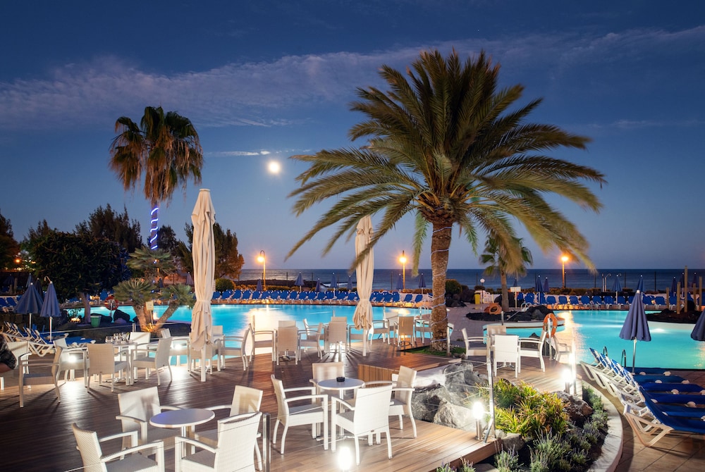 Alexandre Grand Teguise Playa — Restaurant & bars in Costa Teguise, Canary Islands