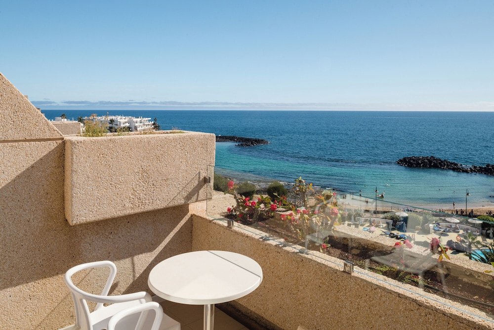 Alexandre Grand Teguise Playa — Hotel rooms in Costa Teguise, Canary Islands