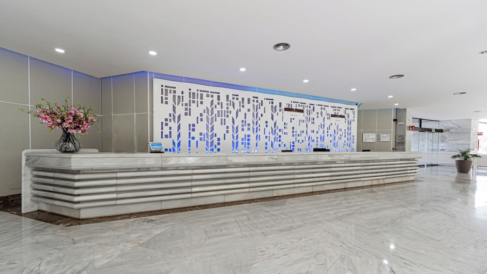 Alexandre Grand Teguise Playa — Hotel building in Costa Teguise, Canary Islands