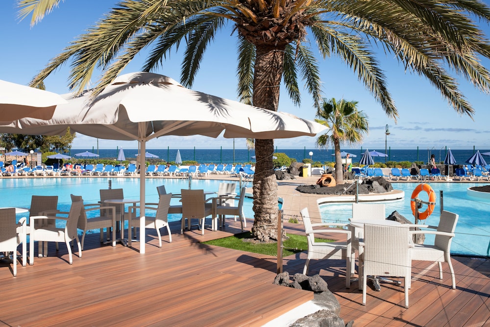 Alexandre Grand Teguise Playa — Swimming pool in Costa Teguise, Canary Islands