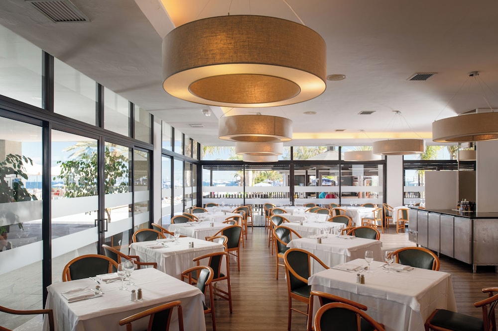 Alexandre Grand Teguise Playa — Restaurant & bars in Costa Teguise, Canary Islands