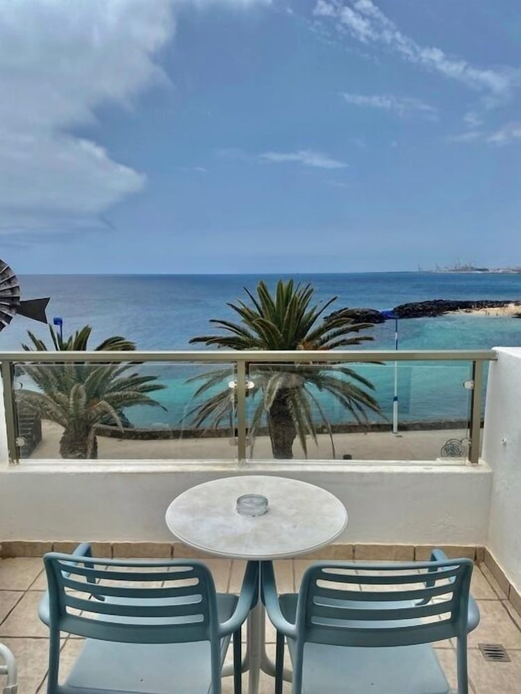 Neptuno Suites - Only Adults — Hotel rooms in Costa Teguise, Canary Islands