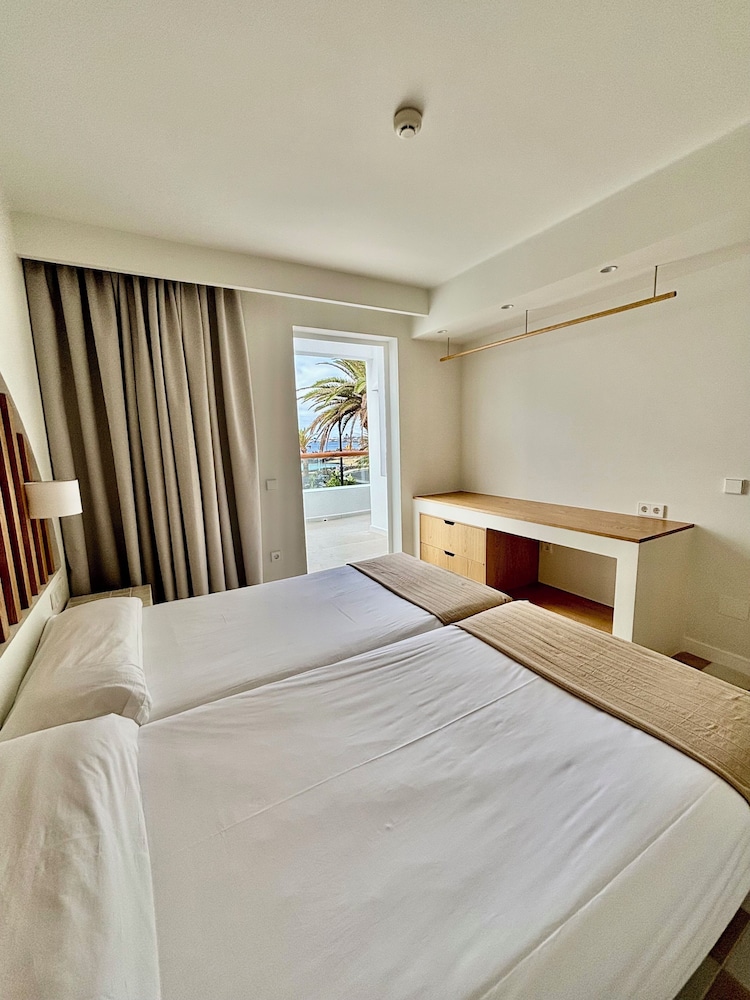 Neptuno Suites - Only Adults — Hotel rooms in Costa Teguise, Canary Islands