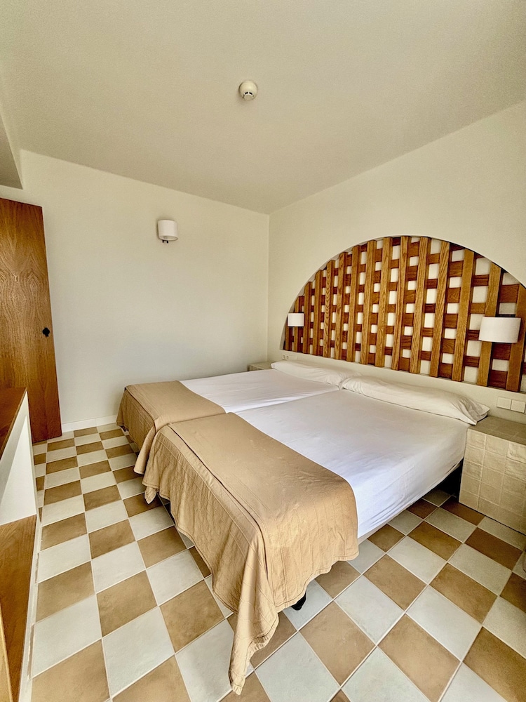 Neptuno Suites - Only Adults — Hotel rooms in Costa Teguise, Canary Islands