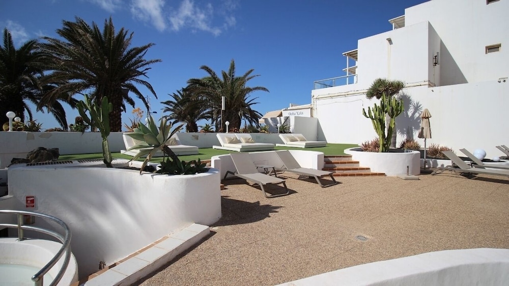 Neptuno Suites - Only Adults — Hotel building in Costa Teguise, Canary Islands