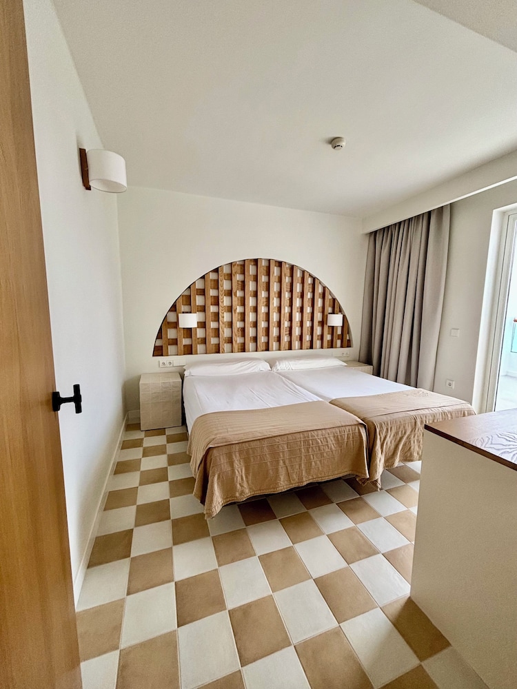 Neptuno Suites - Only Adults — Hotel rooms in Costa Teguise, Canary Islands