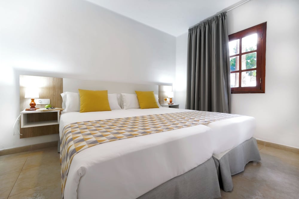 BLUESEA Playa Club — Hotel rooms in Puerto del Carmen, Canary Islands