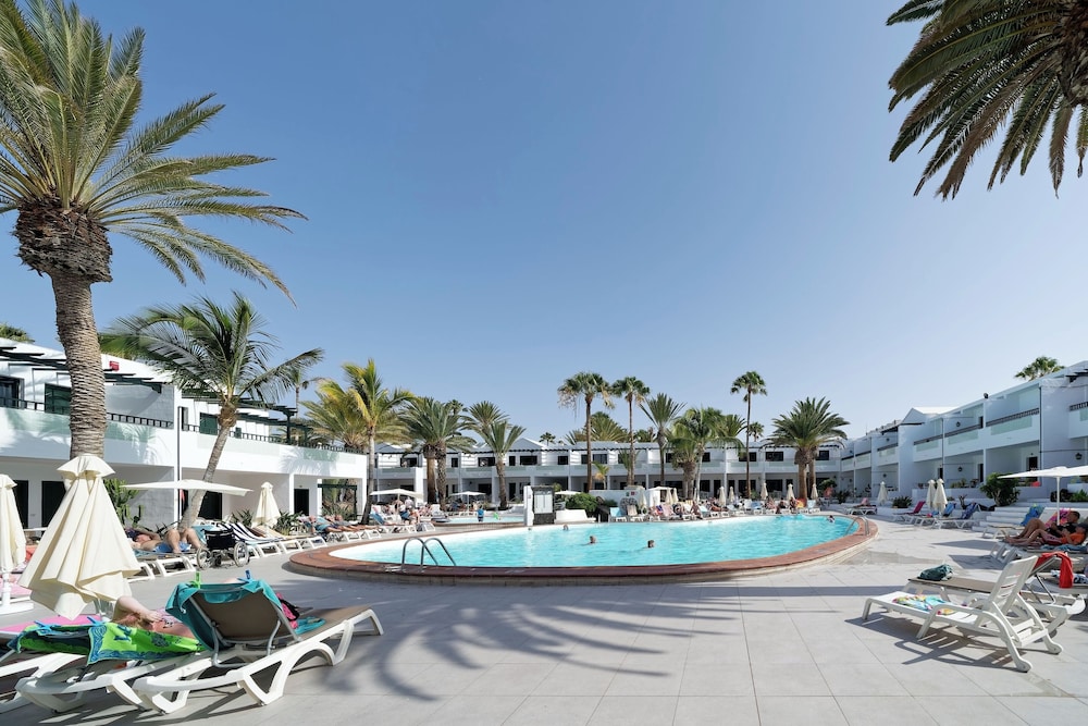 BLUESEA Playa Club — Swimming pool in Puerto del Carmen, Canary Islands